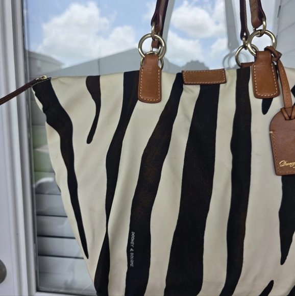 VTG Dooney & Bourke Zebra Print Tote Bag Nylon Leather Trim White Black Brown - Picture 5 of 15
